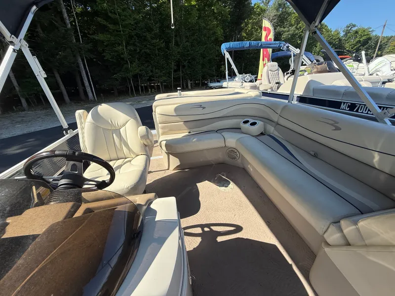 Slide: The Image of Bennington 2274GLi 2011 - 8