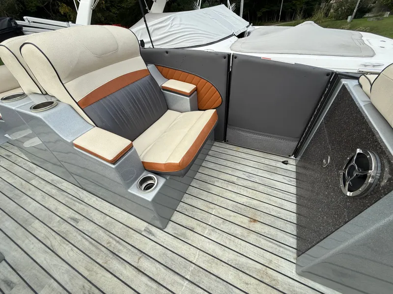 Slide: The Image of Crest 250 Savannah 2016 - 10