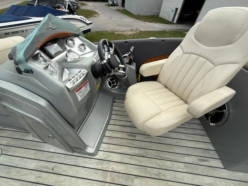 Slide: The Image of Crest 250 Savannah 2016 - 11