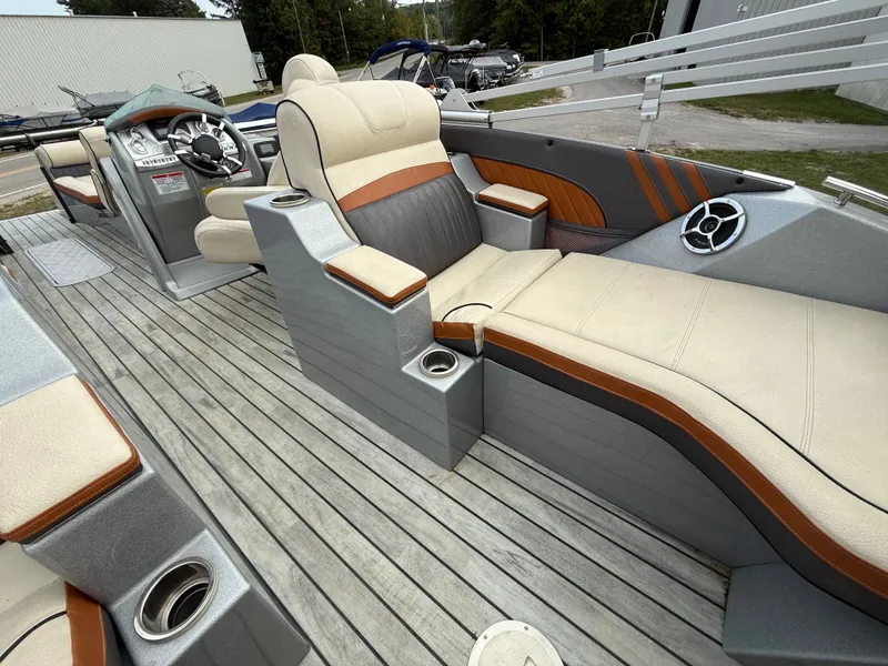 Slide: The Image of Crest 250 Savannah 2016 - 13