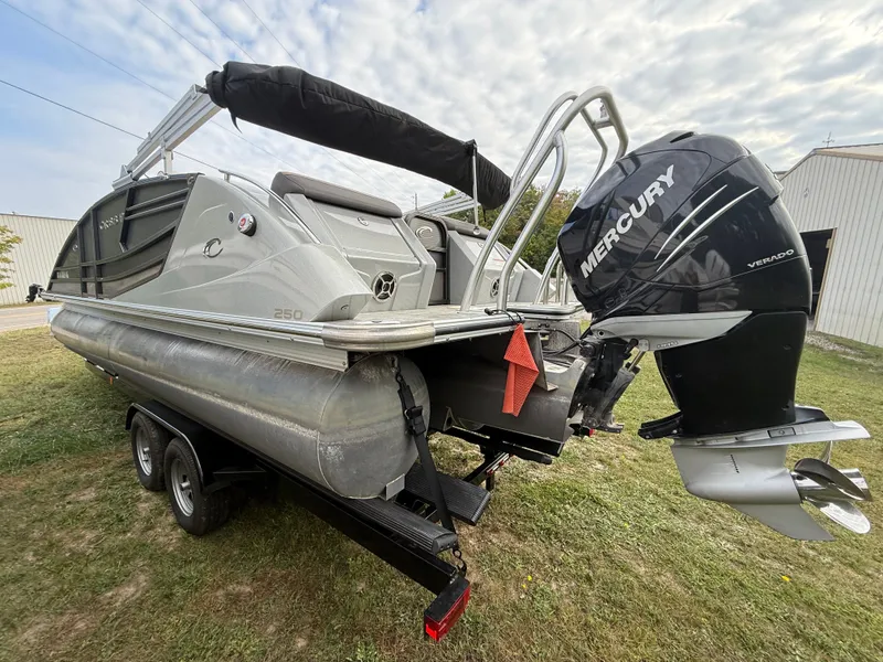 Slide: The Image of Crest 250 Savannah 2016 - 5