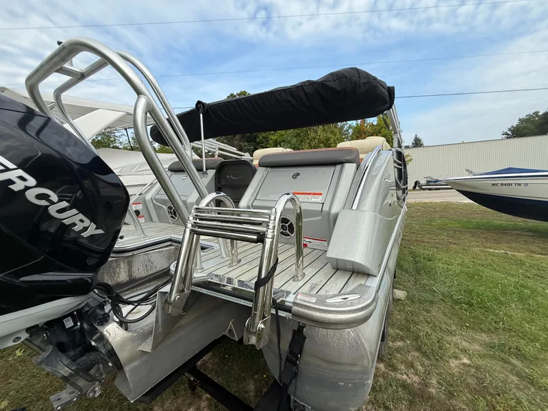 Slide: The Image of Crest 250 Savannah 2016 - 7