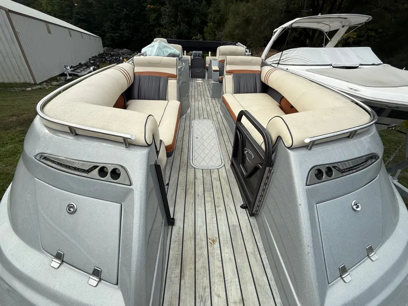 Slide: The Image of Crest 250 Savannah 2016 - 9