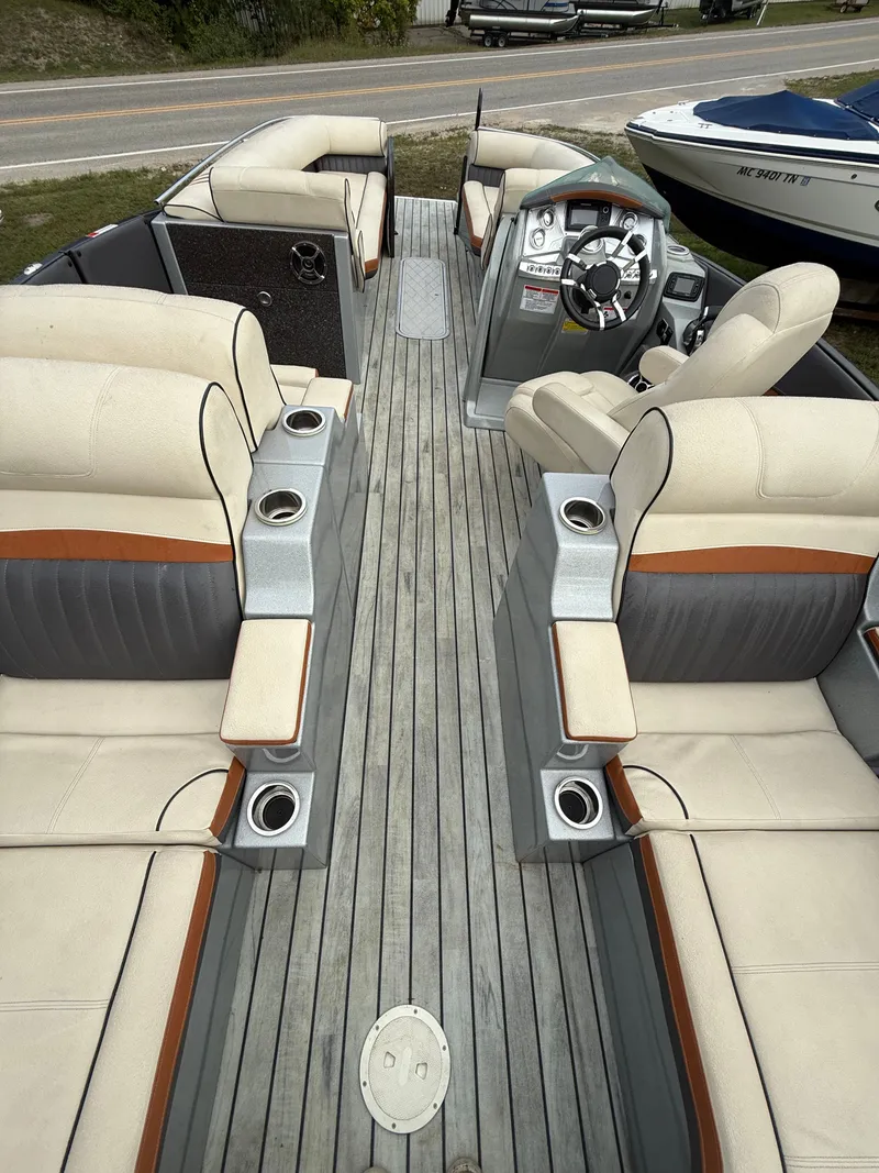 Slide: The Image of Crest Savannah 250 2016 - 14