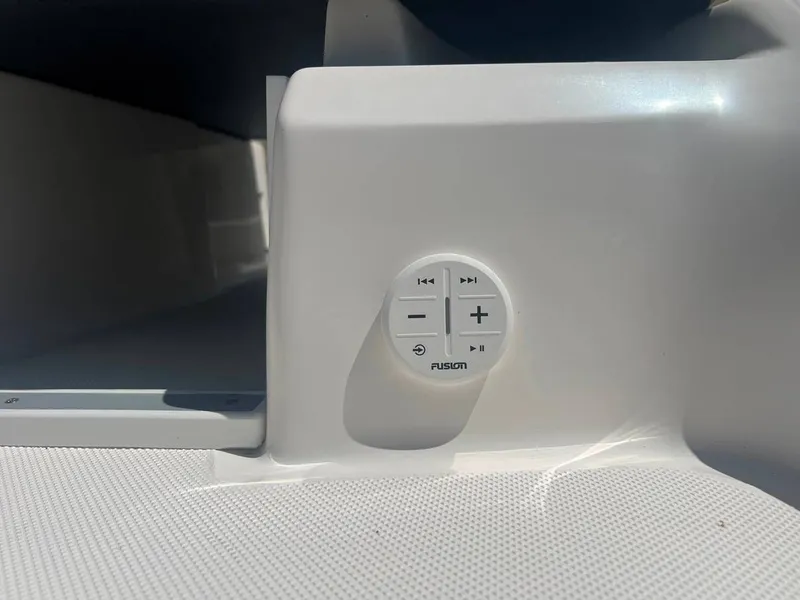 Slide: The Image of Regal 2000ES 2023 - 15