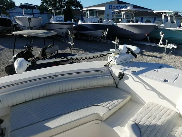 Slide: The Image of Minn Kota Terrova motor on 2019 Sea Born LX22 boat. - 16