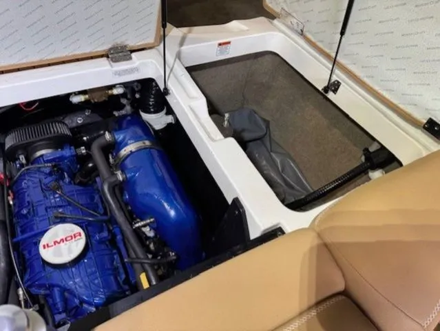 Slide: The Image of MasterCraft XT22 2020 - 14