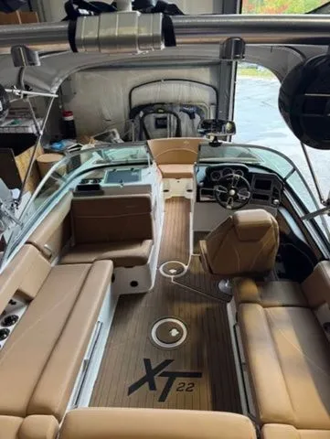 Slide: The Image of MasterCraft XT22 2020 - 16