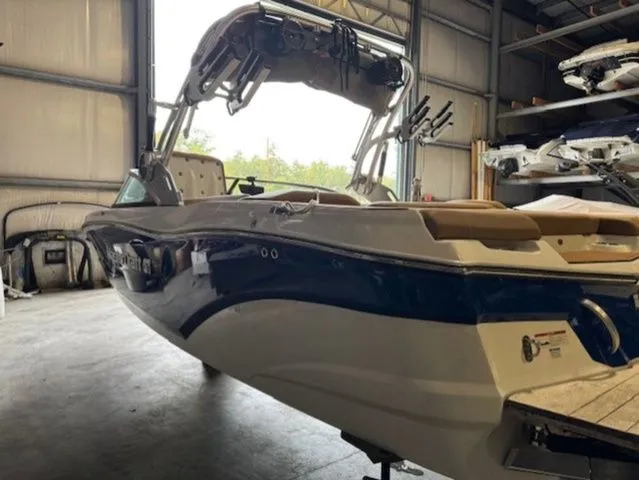 Slide: The Image of MasterCraft XT22 2020 - 7