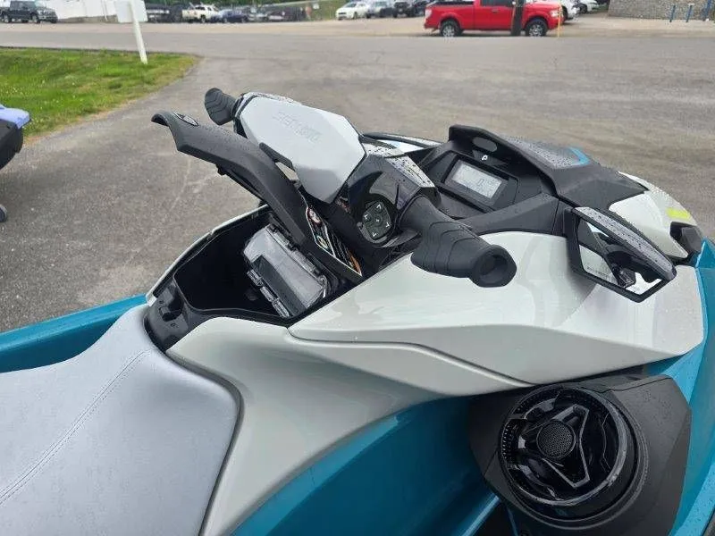 Slide: The Image of Sea-Doo GTI E 130 w/ Sound 2026 - 22