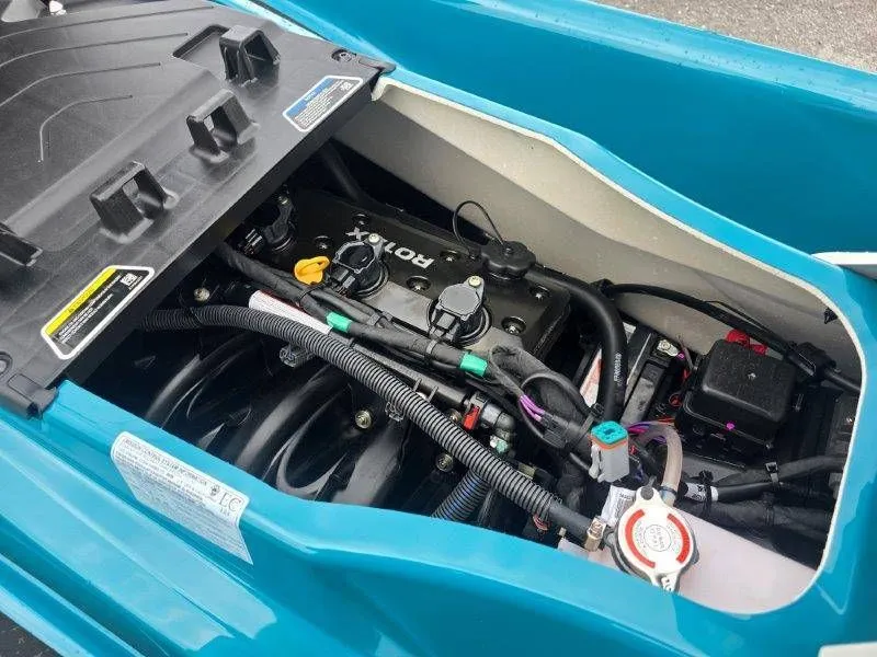 Slide: The Image of Sea-Doo GTI E 130 w/ Sound 2026 - 27