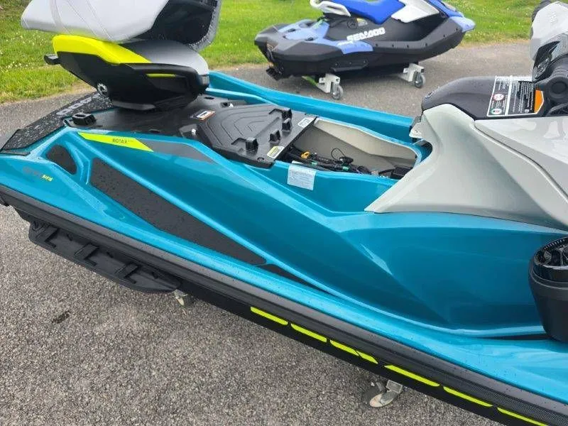 Slide: The Image of Sea-Doo GTI E 130 w/ Sound 2026 - 29