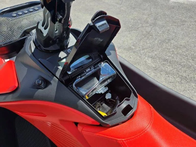 Slide: The Image of Sea-Doo Spark Trixx 2026 - 42
