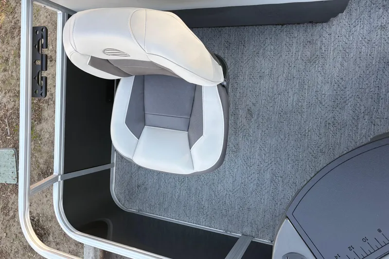 Slide: The Image of Captain's chair on 2026 Sun Tracker Bass Buggy 18 DLX pontoon boat. - 13