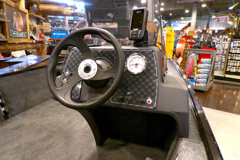 Slide: The Image of Tracker Bass Tracker Classic XL 2026 - 61