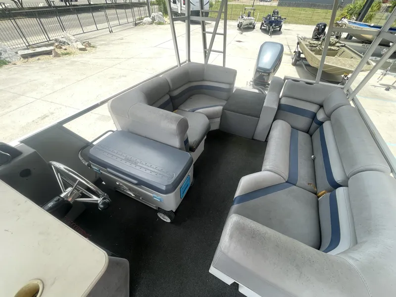 Slide: The Image of Pontoon 29 Beachcomber 1985 - 22