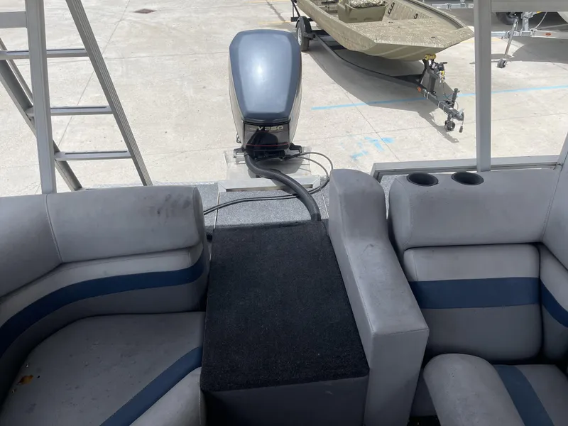 Slide: The Image of Pontoon 29 Beachcomber 1985 - 25