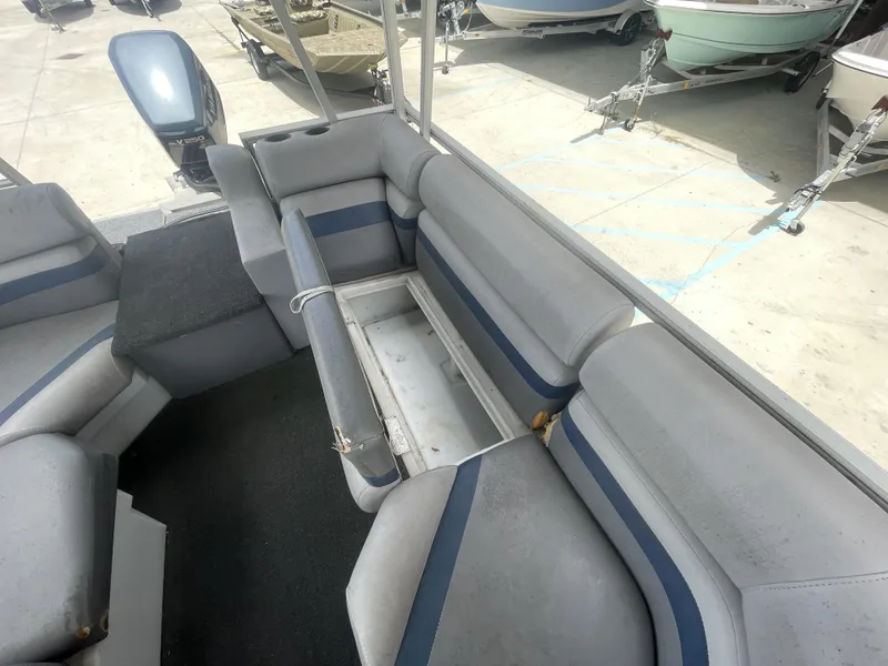 Slide: The Image of Pontoon 29 Beachcomber 1985 - 26