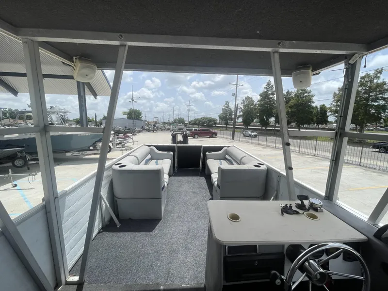 Slide: The Image of Pontoon 29 Beachcomber 1985 - 27