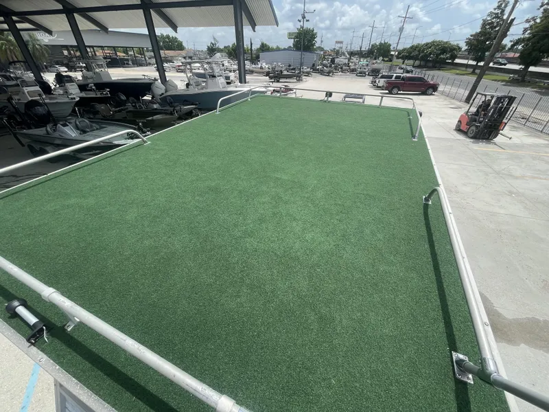 Slide: The Image of Pontoon 29 Beachcomber 1985 - 28