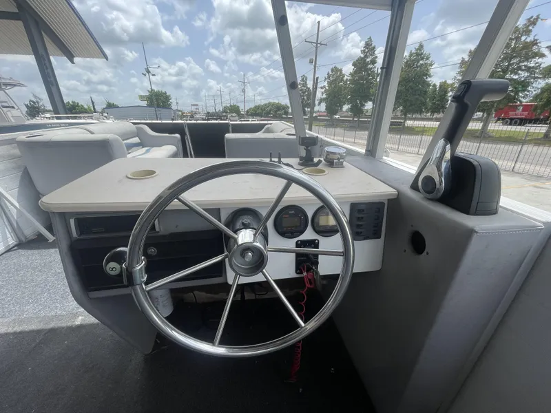 Slide: The Image of Pontoon 29 Beachcomber 1985 - 5