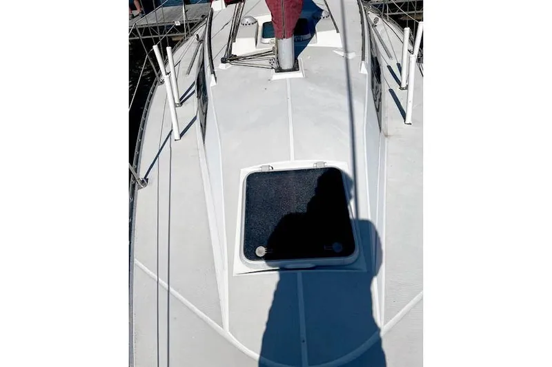 Slide: The Image of 1988 O'Day 322 sailboat deck with hatch and shadow. - 6