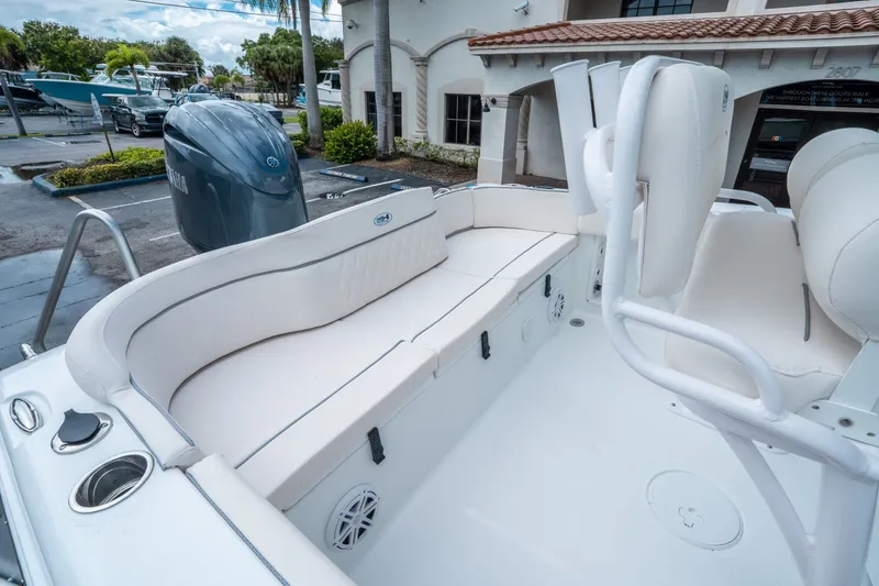 Slide: The Image of Sea Hunt Ultra 219 2026 - 10