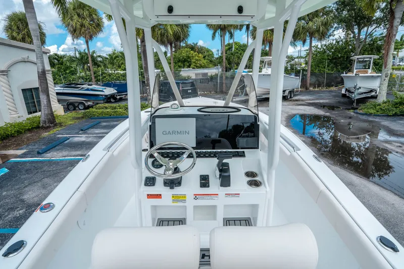 Slide: The Image of Sea Hunt Ultra 219 2026 - 13