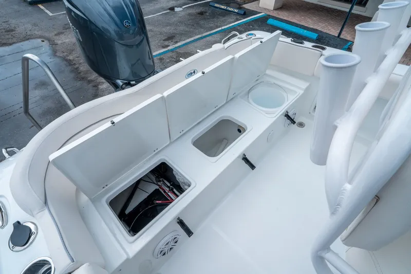 Slide: The Image of Sea Hunt Ultra 219 2026 - 12