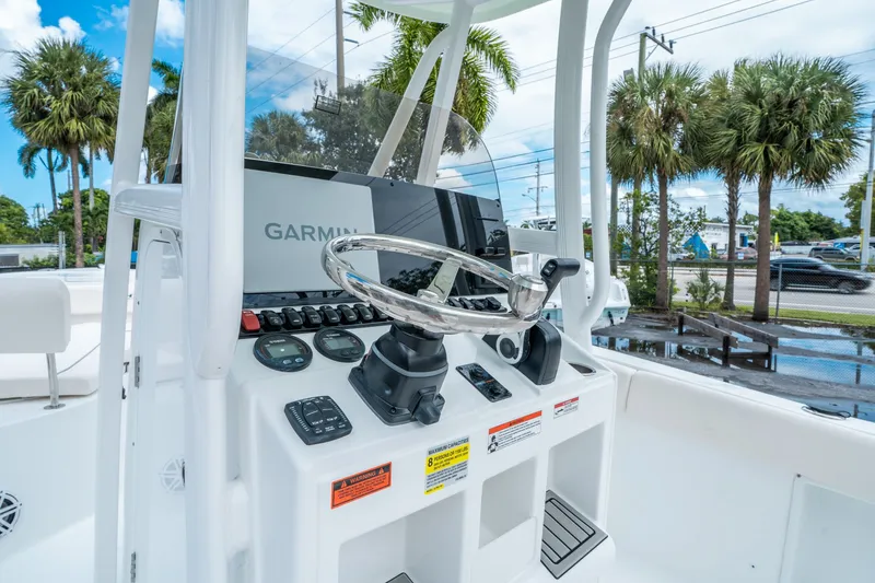 Slide: The Image of Sea Hunt Ultra 219 2026 - 14