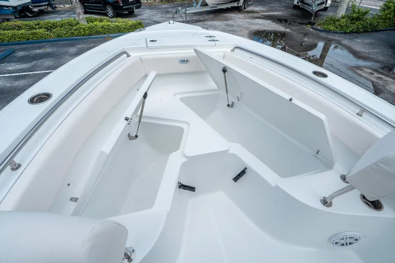 Slide: The Image of Sea Hunt Ultra 219 2026 - 20