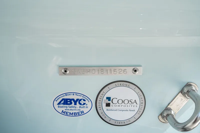 Slide: The Image of Sea Hunt Ultra 245 SE 2026 - 26