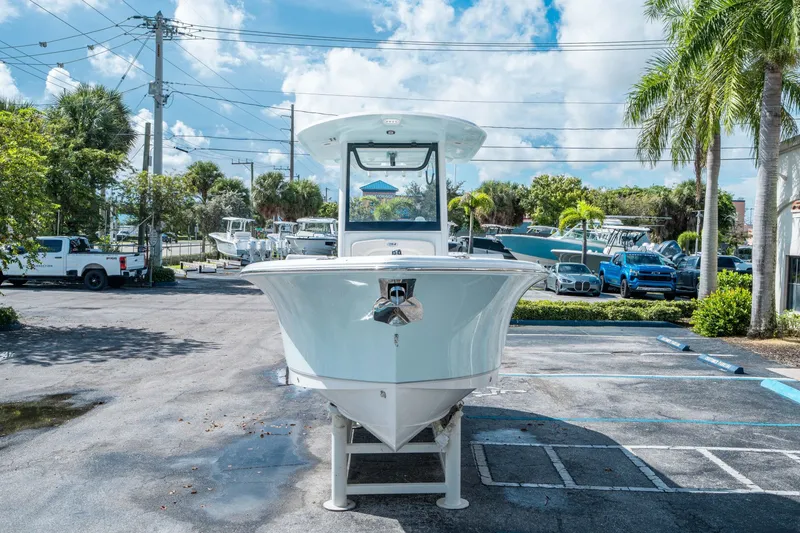 Slide: The Image of Sea Hunt Ultra 245 SE 2026 - 7