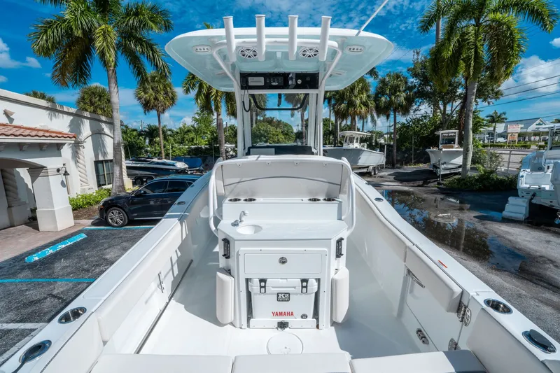 Slide: The Image of Sea Hunt Ultra 245 SE 2026 - 9