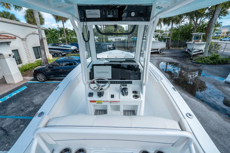 Slide: The Image of Sea Hunt Ultra 245 SE 2026 - 16