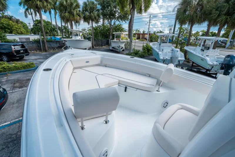 Slide: The Image of Sea Hunt Ultra 245 SE 2026 - 19