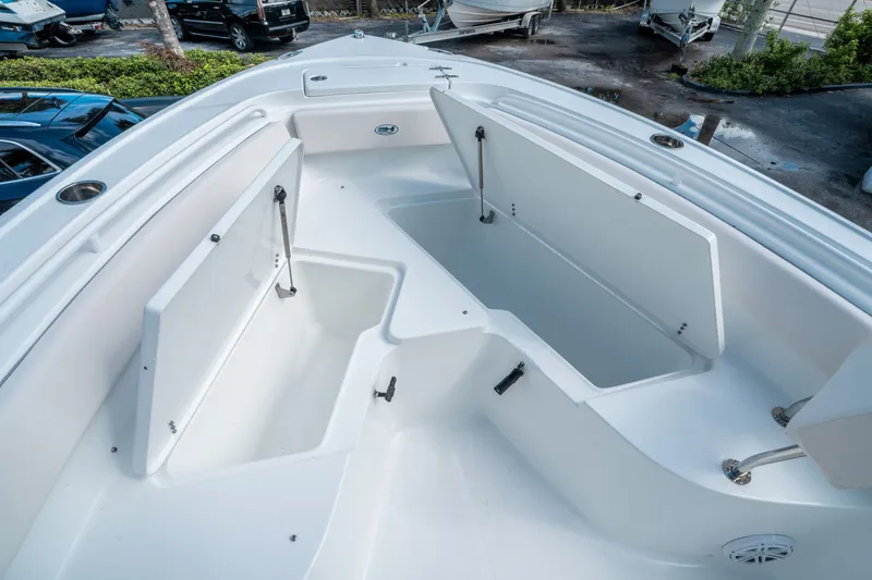 Slide: The Image of Sea Hunt Ultra 245 SE 2026 - 21