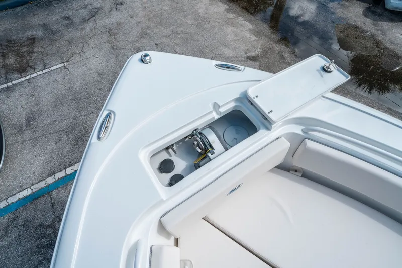 Slide: The Image of Sea Hunt Ultra 245 SE 2026 - 22