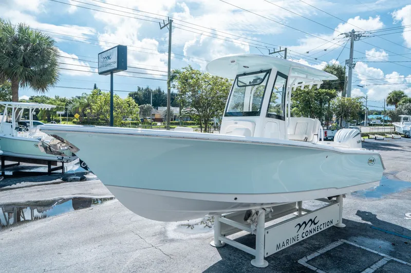 Slide: The Image of Sea Hunt Ultra 245 SE 2026 - 6