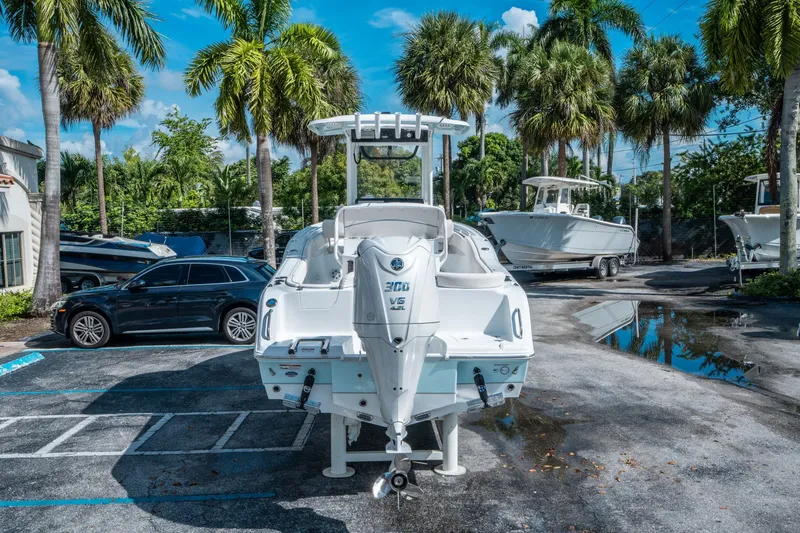 Slide: The Image of Sea Hunt Ultra 245 SE 2026 - 3