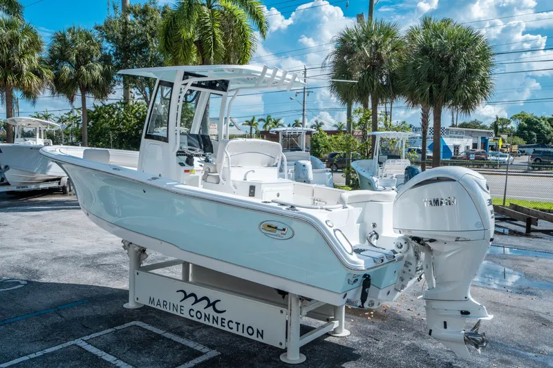 Slide: The Image of Sea Hunt Ultra 245 SE 2026 - 4