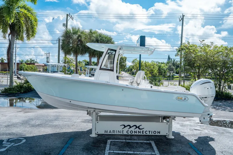 Slide: The Image of Sea Hunt Ultra 245 SE 2026 - 5