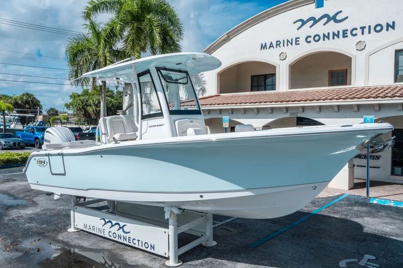 Slide: The Image of Sea Hunt Ultra 245 SE 2026 - 8