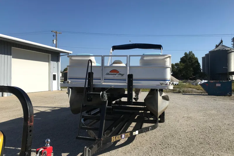 Slide: The Image of 2006 Sunset Bay CRUISE DELUXE pontoon boat on trailer in sunny outdoor setting. - 10