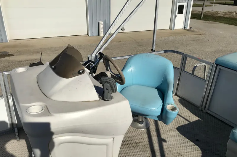 Slide: The Image of 2006 Sunset Bay CRUISE DELUXE boat helm with blue captain's chair and steering wheel. - 14