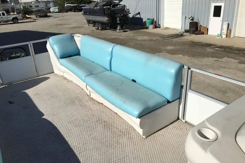 Slide: The Image of 2006 Sunset Bay CRUISE DELUXE boat with light blue seating on deck. - 17