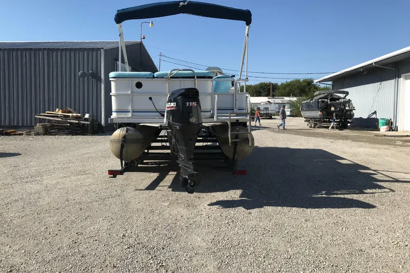 Slide: The Image of 2006 Sunset Bay CRUISE DELUXE pontoon boat with Suzuki 115 engine in a boatyard. - 5