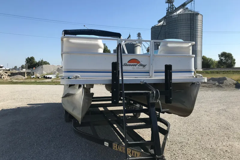 Slide: The Image of 2006 Sunset Bay CRUISE DELUXE pontoon boat on trailer, industrial background. - 9