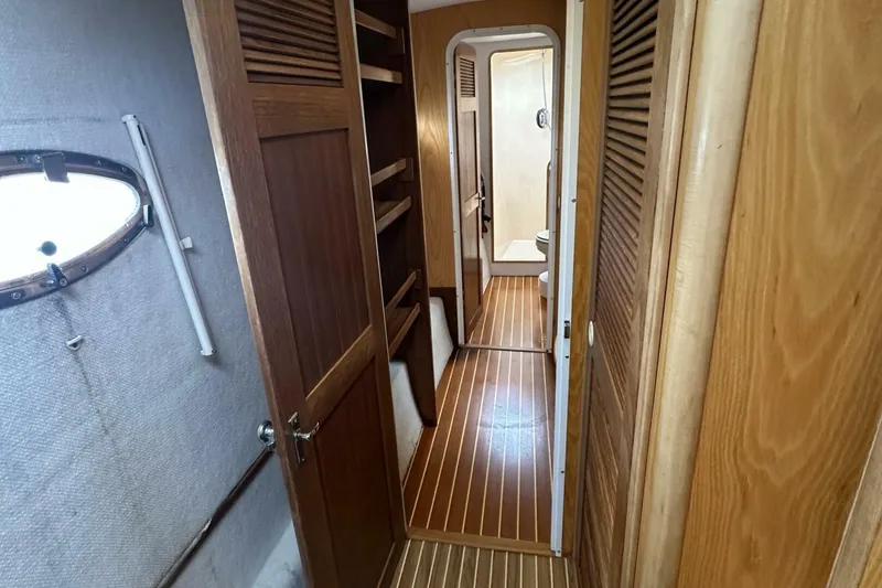 Slide: The Image of 2007 Manta 44 Power Cat 'Lah De Dah' - Hallway - 13