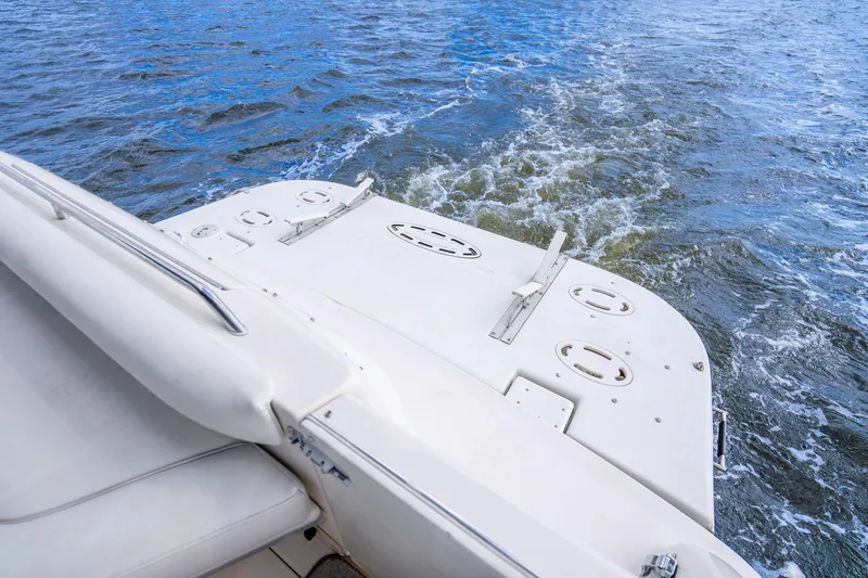 Slide: The Image of 1998 Sea Ray 450 Sundancer boat on water, rear view with wake. - 30